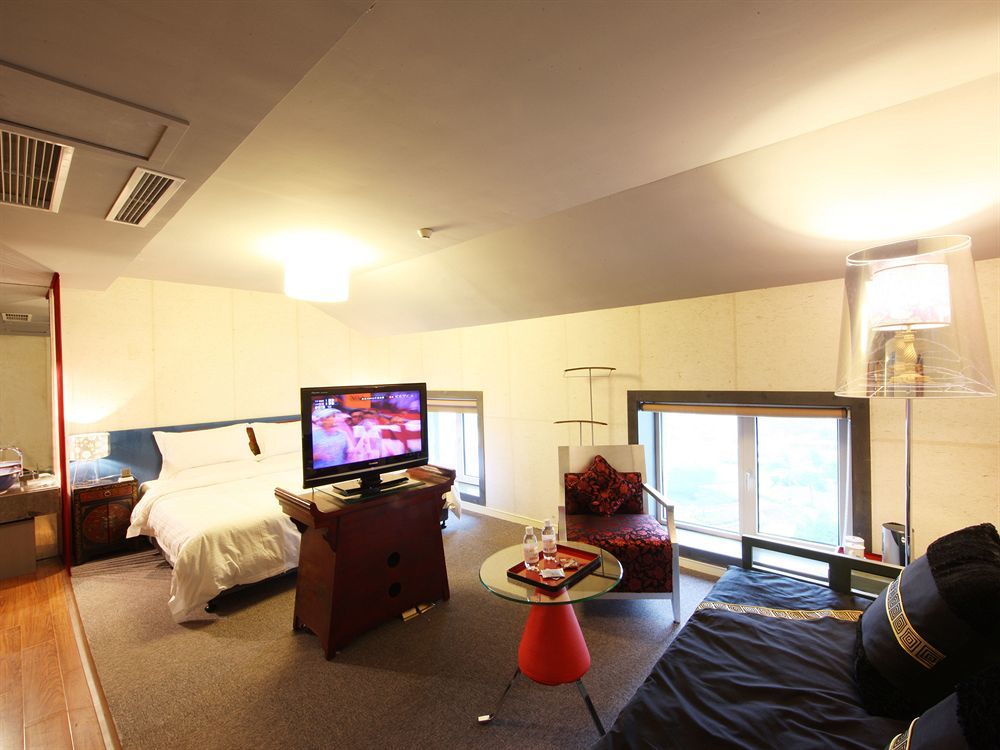 צ'ינגדאו China Community Art Habitat Hotel מראה חיצוני תמונה